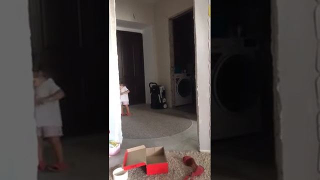 Наша амирочка примеряет туфли на каблуках смотреть онлайн