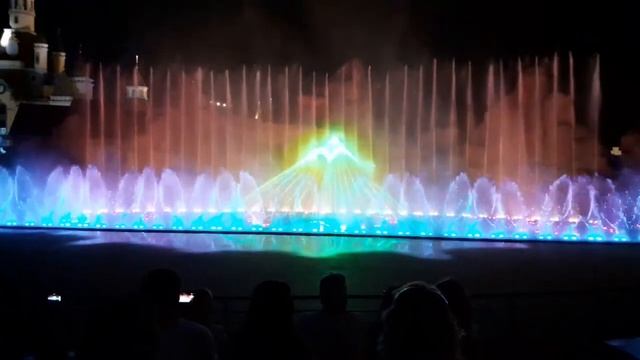 Поющие фонтаны. Парк Винперл. Нячанг. Вьетнам. Март 2020 г.