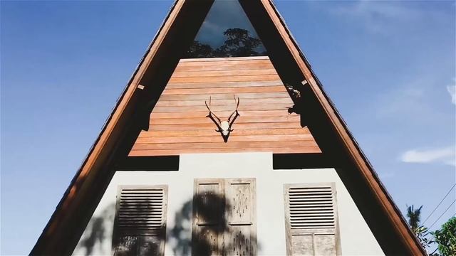 A Triangle Cabin at Nusa Penida Island - Batan Sabo Cottage смотреть онлайн