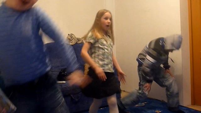 RUSSIAN KIDS SHOWS SOULJA BOY'S DANCE! LIL KID 2010 ARCHIVE смотреть онлайн