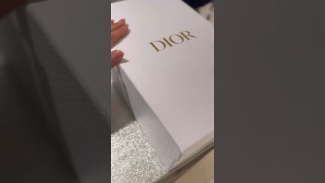 Пойдем со мной вместе в Dior 🤍 #fashion #oldmoney #dior#fashionstyle #style смотреть онлайн