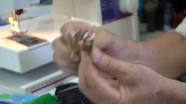 Как шить без пропусков трикотаж, тонкие и стрейчевые ткани? смотреть онлайн