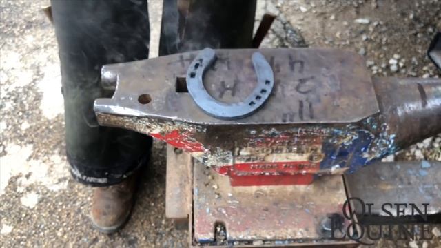 Satisfying!!! Handmade Heart Bar Therapeutic Horse Shoeing for an injured race horse смотреть онлайн
