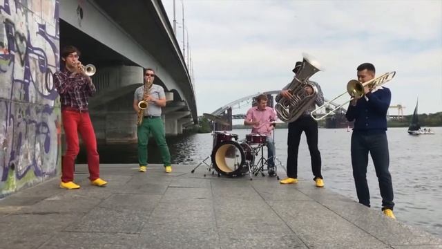Брасс бэнд Yellow Shoes смотреть онлайн