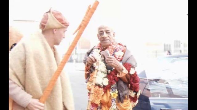 A Vaiṣṇava is Unhappy by seeing Others Unhappy - Prabhupada 0585 смотреть онлайн