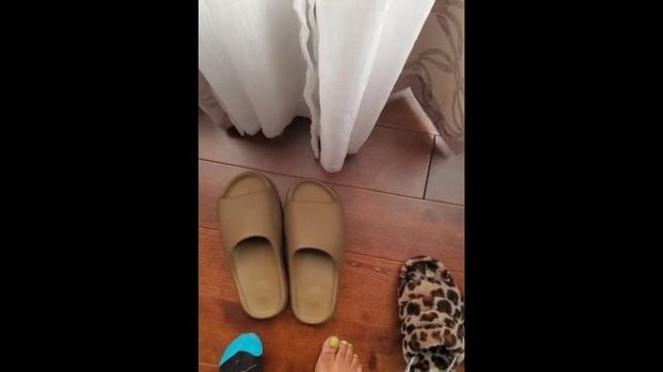 Yeezy slide size comparison