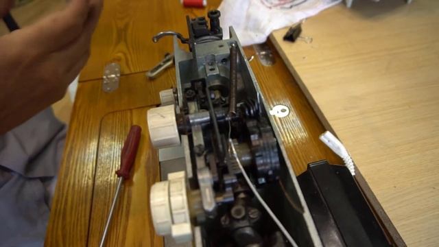 Мистическая вышивка на Чайке! - Регулировка ширины зигзага коленом. смотреть онлайн