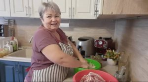 ЗАМАРИНОВАЛА ШАШЛЫК И ГРУДИНКУ, СДЕЛАЛА "МИМОЗУ"  И РУЛЕТИКИ ИЗ БАКЛАЖАН С СЫРОМ И ЧЕСНОЧКОМ.