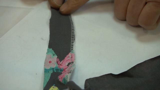 Обзор ОВЕРЛОКА Effektiv Triumphator 1800x смотреть онлайн