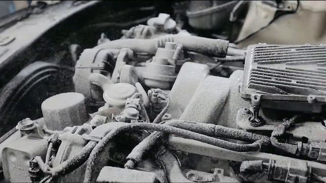 Мойка мотора автомобиля Mercedes.