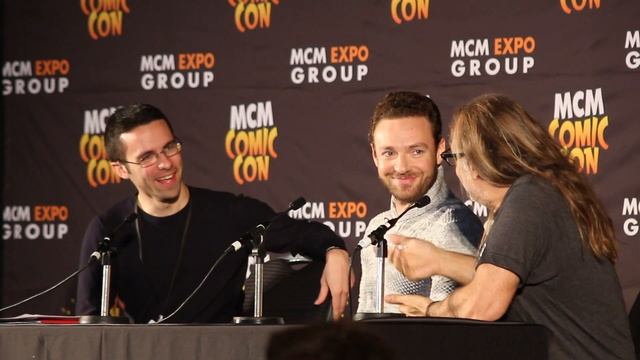 Ross Marquand (The Walking Dead) impersonates Christopher Walken (HD) MCM Comic Con (2015) смотреть онлайн