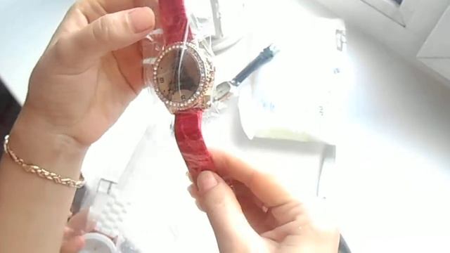 Посылка с BuyInCoins.com (Женские часы) смотреть онлайн