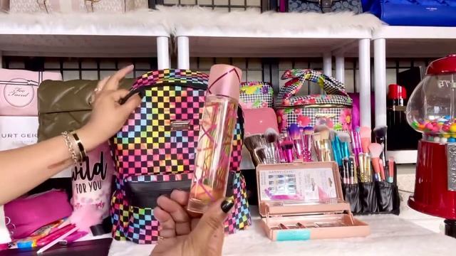 Madden Girl Backpack | What's In my Purse 2022 | Steve Madden Maxima Sneakers | WIMB смотреть онлайн
