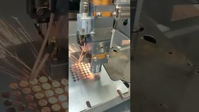 Лазерная резка металла. Станок Taulaser 3015 SE 1000. смотреть онлайн
