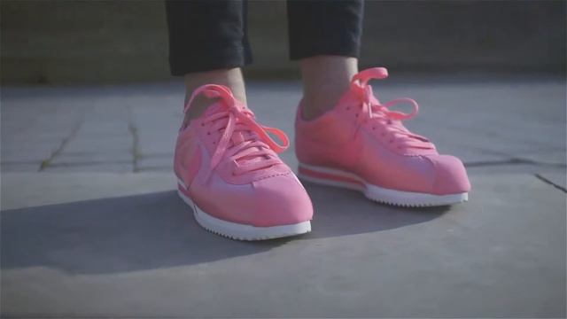 Nike Wmns Classic Cortez Nylon смотреть онлайн