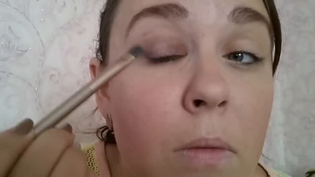 Очень простой макияж с голубыми стрелками. Видео по запросу. смотреть онлайн