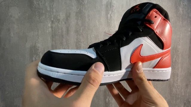 Обзор Nike Jordan 1 от магазина Los Sneakers смотреть онлайн