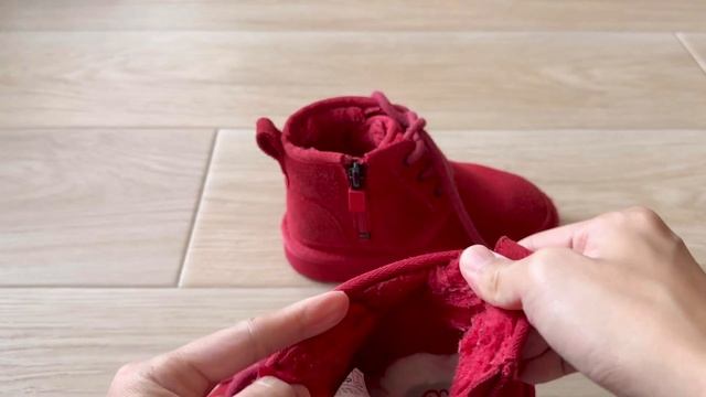 QUICK LOOK: UGG Kid's Neumel II Boots смотреть онлайн