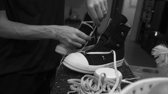 Rick Owens Tutorial - How To Fix / Change Laces смотреть онлайн