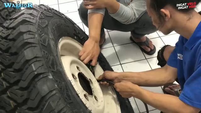 Modifikasi Mobil Land Rover pake Ban Acclera 235/85 Ring16 смотреть онлайн