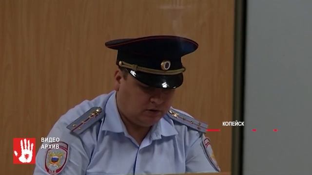 Поставил на колени и заставлял целовать ботинки смотреть онлайн