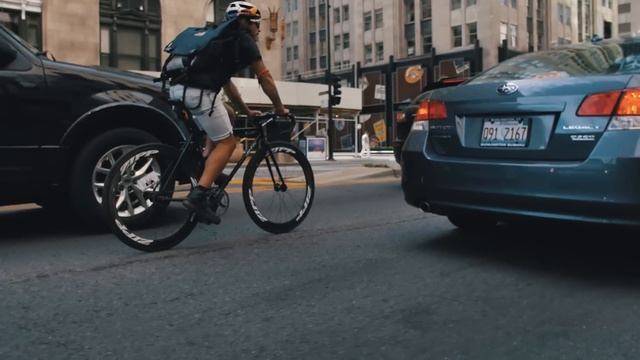 Meet Chicago's Most Hardcore Bike Messenger смотреть онлайн