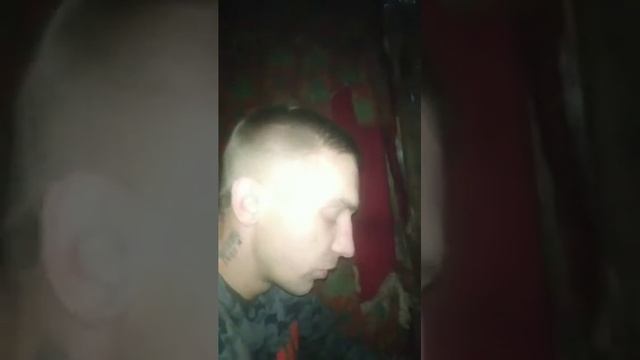 Солдат не знает что с ней делать!