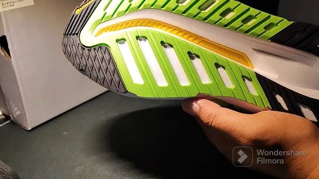 Adidas Adistar CS смотреть онлайн