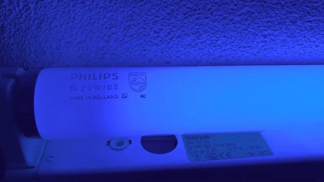 Vintage Philips TL 20W/05 Actinic BL 20W T12 Fluorescent Tube смотреть онлайн