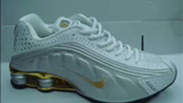 NIKE SHOX R4