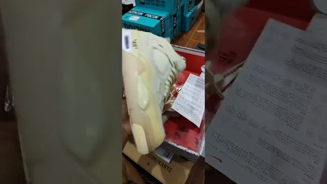 OFF-WHITE X WMNS AIR JORDAN 4 SP 'SAIL' смотреть онлайн