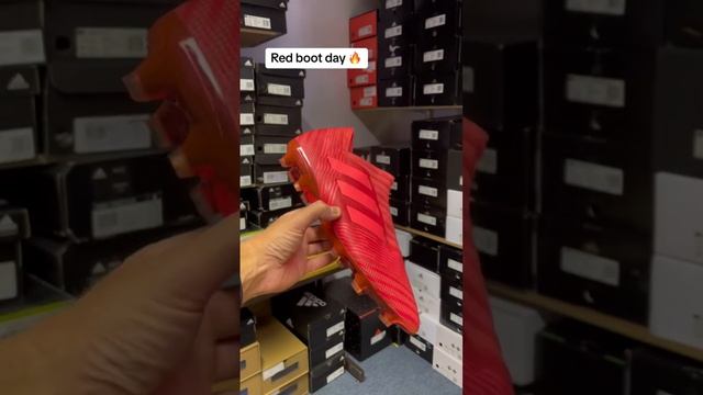 With the weather being ‘Red Hot’ in the UK we thought weve show the red boots we have in stock ☀️ 🔥 смотреть онлайн