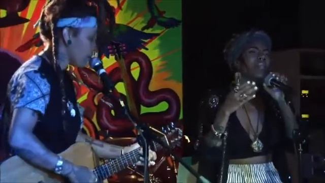 AllToyz- "Blue Shoes" (Live in DC for Memorial Weekend 2015) смотреть онлайн