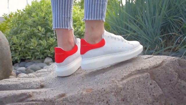 Видеообзор на кроссовки Alexander Mcqueen White Red от магазина Mcqueenoutlet.ru смотреть онлайн
