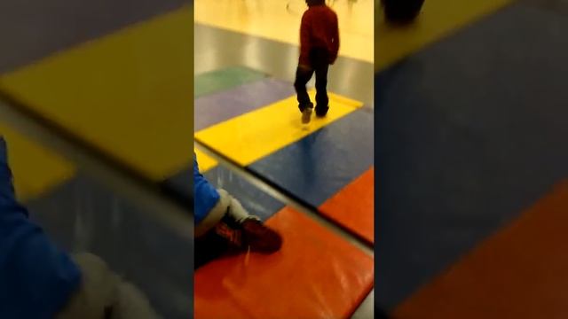 Little kids fighting смотреть онлайн