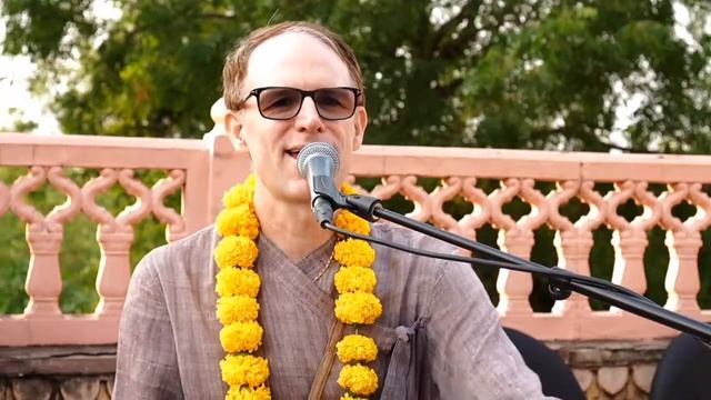 2024.10.27 Канак Вриндаван 01 Шри Прахлад прабху киртан смотреть онлайн