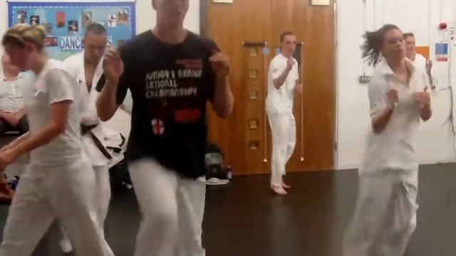 Kaizen Central Karate - fast knee raises.AVI смотреть онлайн