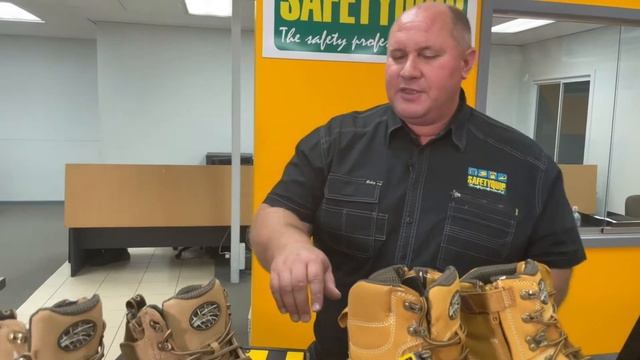 Oliver AT55 55350Z & 55332Z Zip-Side Safety Steel Toe Work Boot Comparison, SafetyQuip Australia смотреть онлайн