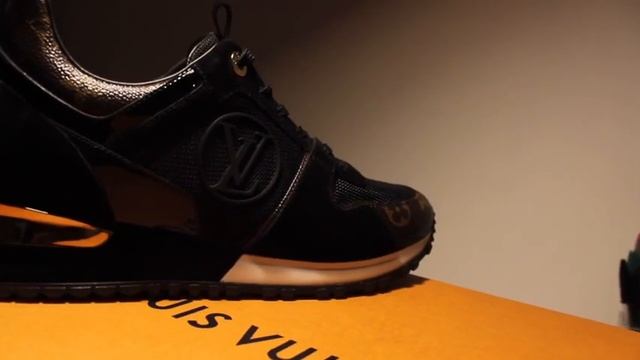$800 LOUIS VUITTON RUN AWAY SNEAKER UNBOXING | THE BRAND LAB смотреть онлайн