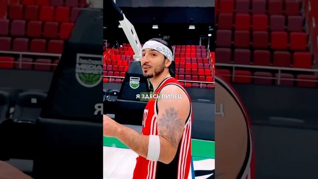 Чипинкос порвал свои кроссовки в первой же игре по Баскетболу !!! смотреть онлайн