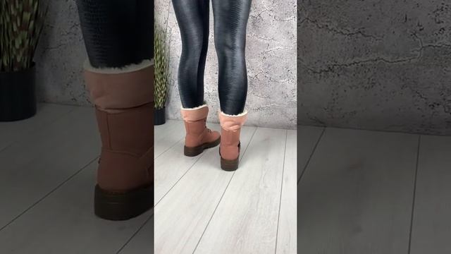 Зимние ботинки женские Timber Pink с отворотом | Пудровые теплые ботиночки из нубука на меху | Обзо смотреть онлайн