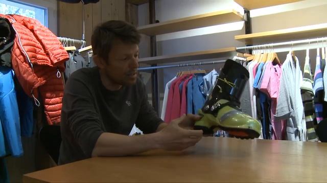 Présentation chaussure F1 Scarpa смотреть онлайн