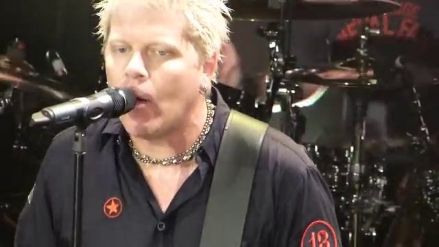 The Offspring Plays 'IGNITION' - 09 - No Hero