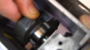 Почему швейная машина Чайка шьёт назад и как это устранить?