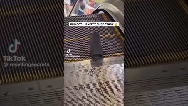 100 Hours in $20 Yeezy Pod Shoes смотреть онлайн