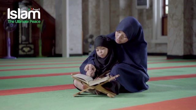 THE SUNLIGHT CREATED A PRAYER MAT AND THE BABY STARTED PRAYING THERE ❤️ SO CUTE MASHA'ALLAH смотреть онлайн