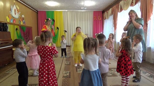 Танец с Солнышком, младшая группа №12 смотреть онлайн