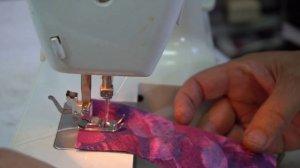 Как проложить строчку с самого края ткани без затруднений?