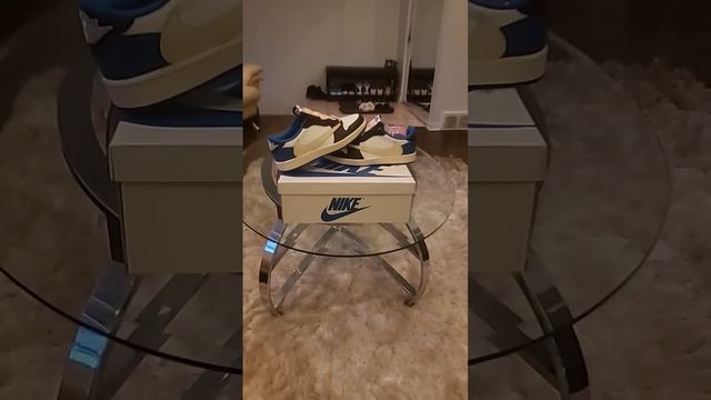 Air Jordan 1 low Fragment x Travis Scott смотреть онлайн