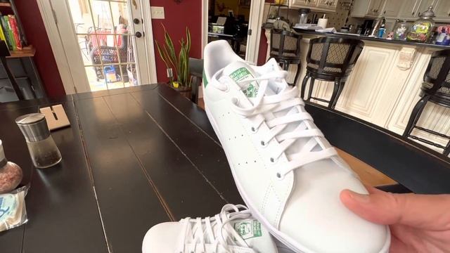 New Adidas Retro Stan Smith Tennis Shoe Review 2023 Listen 4 the Squeaks Better Than Air Force Ones смотреть онлайн